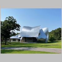 Frank Gehry, Richard B. Fisher Center for the Performing Arts, photo by 88shs88 on Wikipedia.jpg